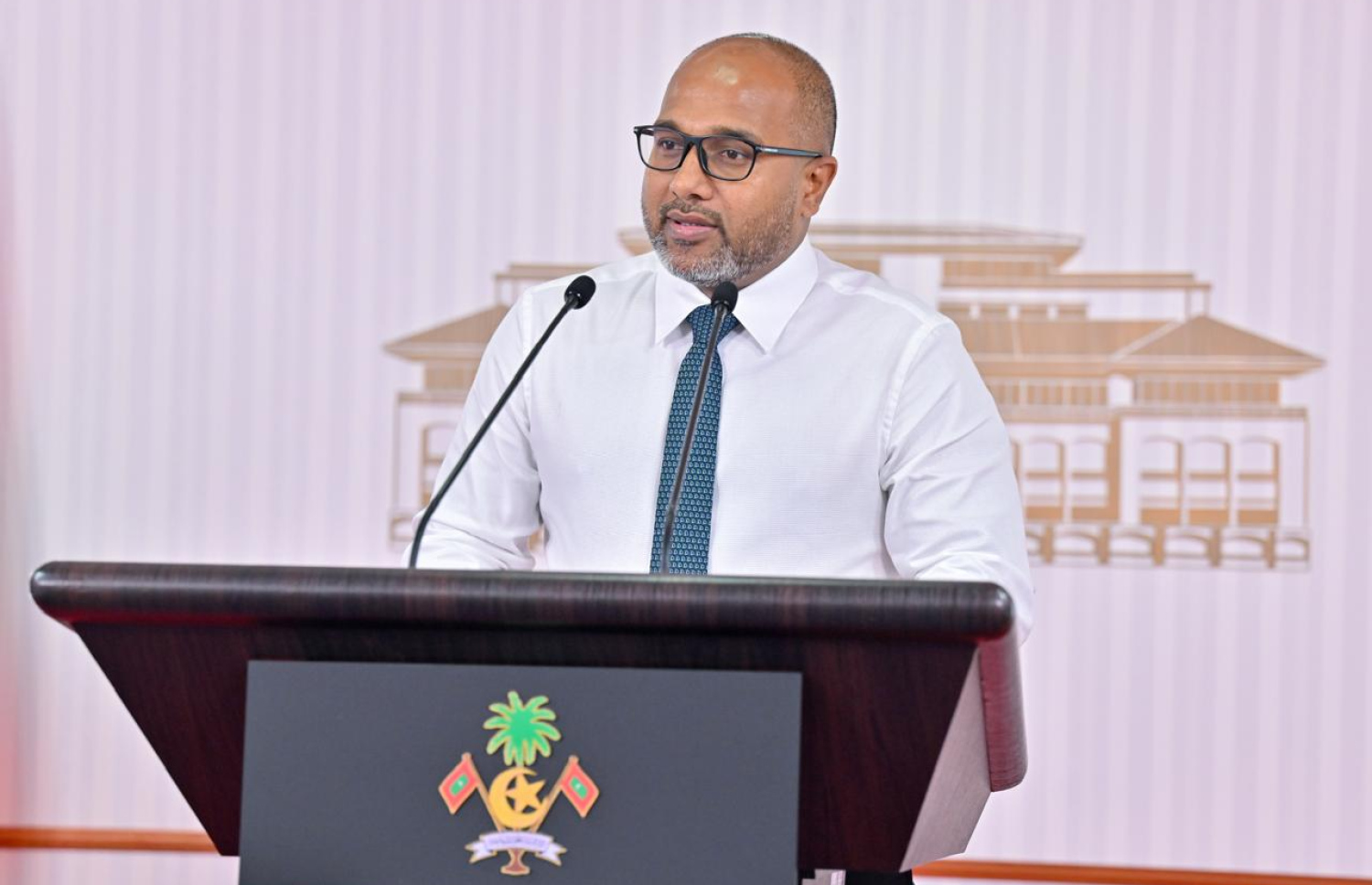 މިނިސްޓަރު އިހުސާން މިއަދު ނޫސްވެރިންނާ ބައްދަލުކުރައްވަނީ-- ފޮޓޯ: ރައީސް އޮފީސް