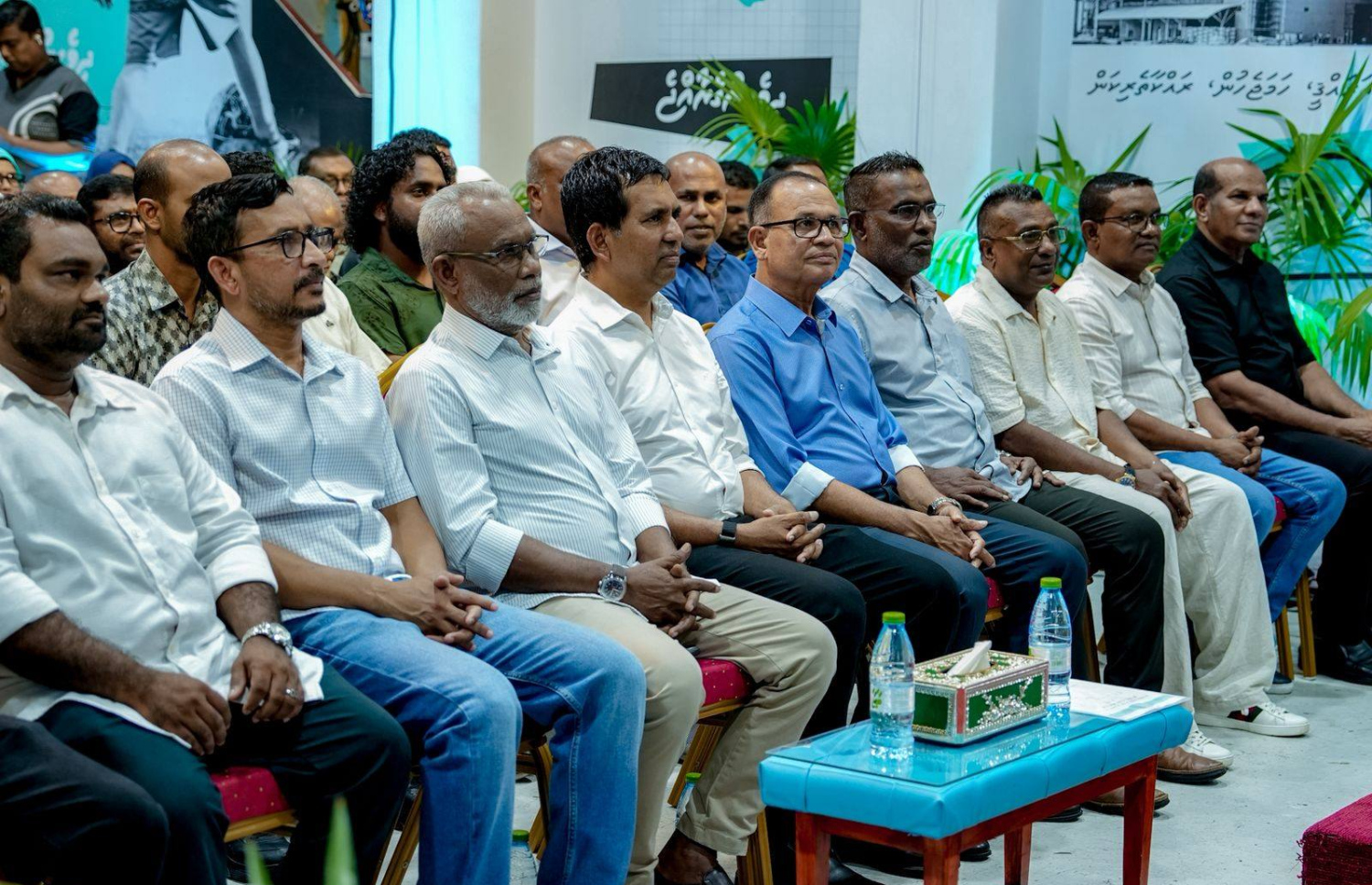 ލޯކަލް ކައުންސިލް އިންތިހާބުގައި ފިއްލަދޫގެ ހުރިހާ ގޮނޑިއެއް ޕީއެންސީ އަށް ލިބުމުން އެކަމުގެ އުފާ ފާހަގަކުރަން ރޭ ބޭއްވި ޖަލްސާގައި އެ ޕާޓީގެ ޗެއާޕާސަން އަދި ރައްޔިތުންގެ މަޖިލިހުގެ ރައީސް އަބްދުއްރަހީމާއި އެހެން ބައެއް އިސްވެރިން.