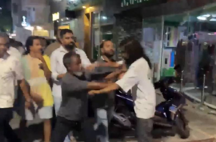 Mayor Azim ah dhin hamala aa sarukaaraa gulhumeh neiy: Tharujamaan