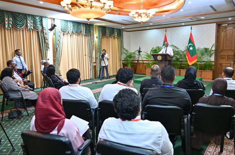 Court amurah huriha rayyithun thabaavaan jeheyne: Raees