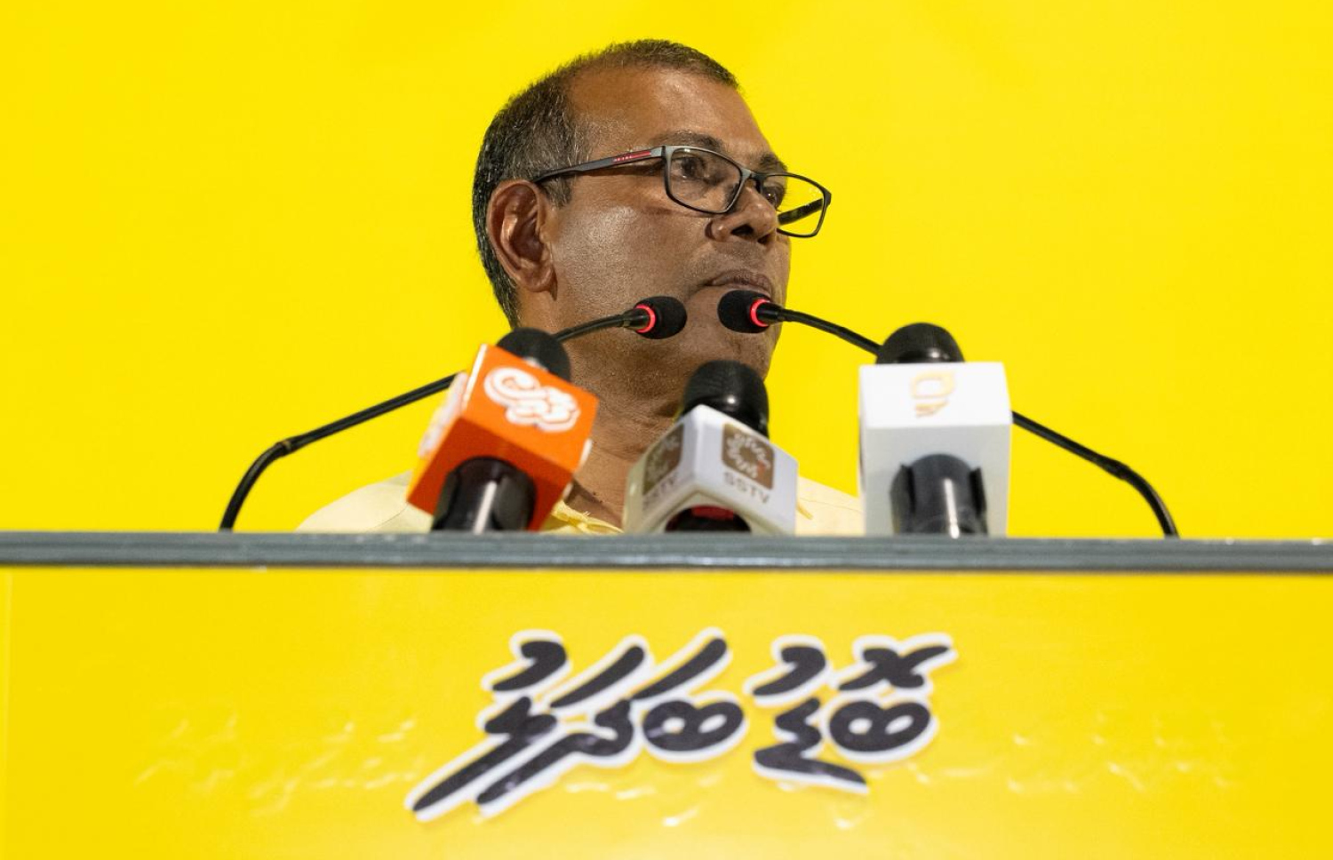 އެމްޑީޕީގެ ޗެއާޕާސަން ކަމަށް ވާދަކުރައްވާ ކުރީގެ ރައީސް ނަޝީދުގެ ސަޕޯޓަރުންނާ އެކު ގަލޮޅު ކަންމަތީގައި ބޭއްވި ޖަލްސާގައި ވާހަކަދައްކަވަނީ.-- ފޮޓޯ: ނިޝާން އަލީ | މިހާރު
