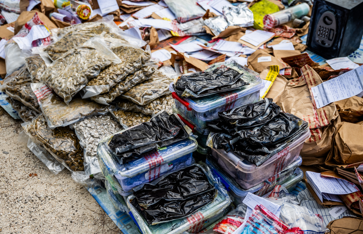 ފުލުހުންގެ ބެލުމުގެ ދަށުގައި ހުރި ޑްރަގްސް ނައްތާލަން ތައްޔާރުކޮށްފައި.-- ފޮޓޯ: ނިޝާން އަލީ | މިހާރު