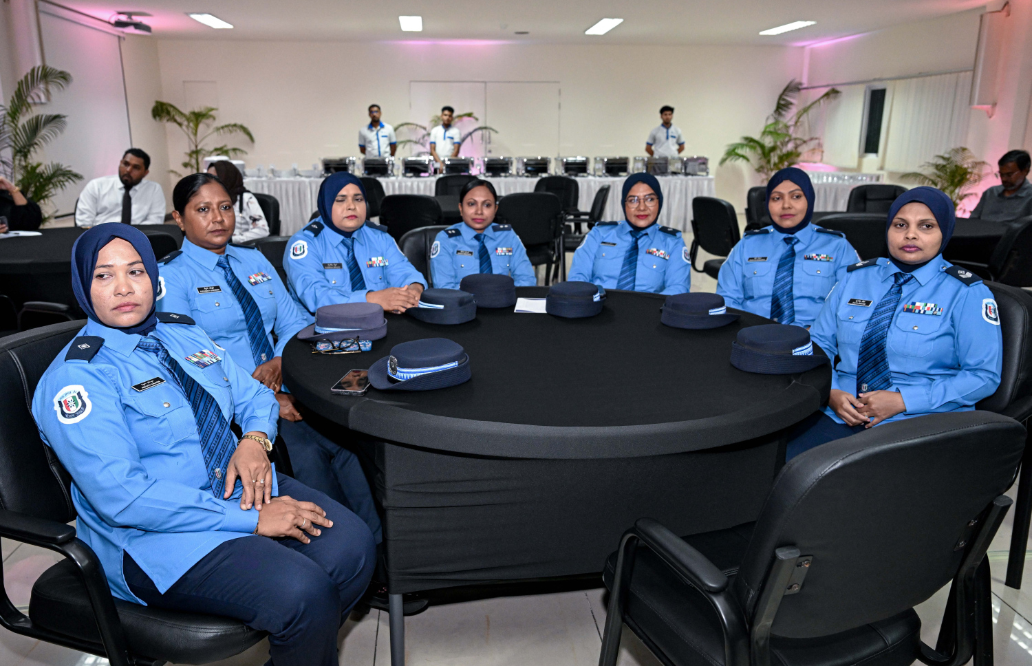 ރޭ ބޭއްވި ޖަލްސާގައި އަހންހެން ފުލުހުންތަކެއް ބައިވެރިވަނީ.-- ފޯޓޮ: ރައީސް އޮފީސް