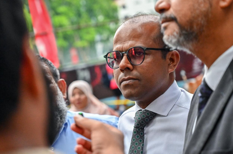 Fiyaz ves hanu, vidhaalhuvee jalah dhaan jehunas masdharu haama nukuraane kamah