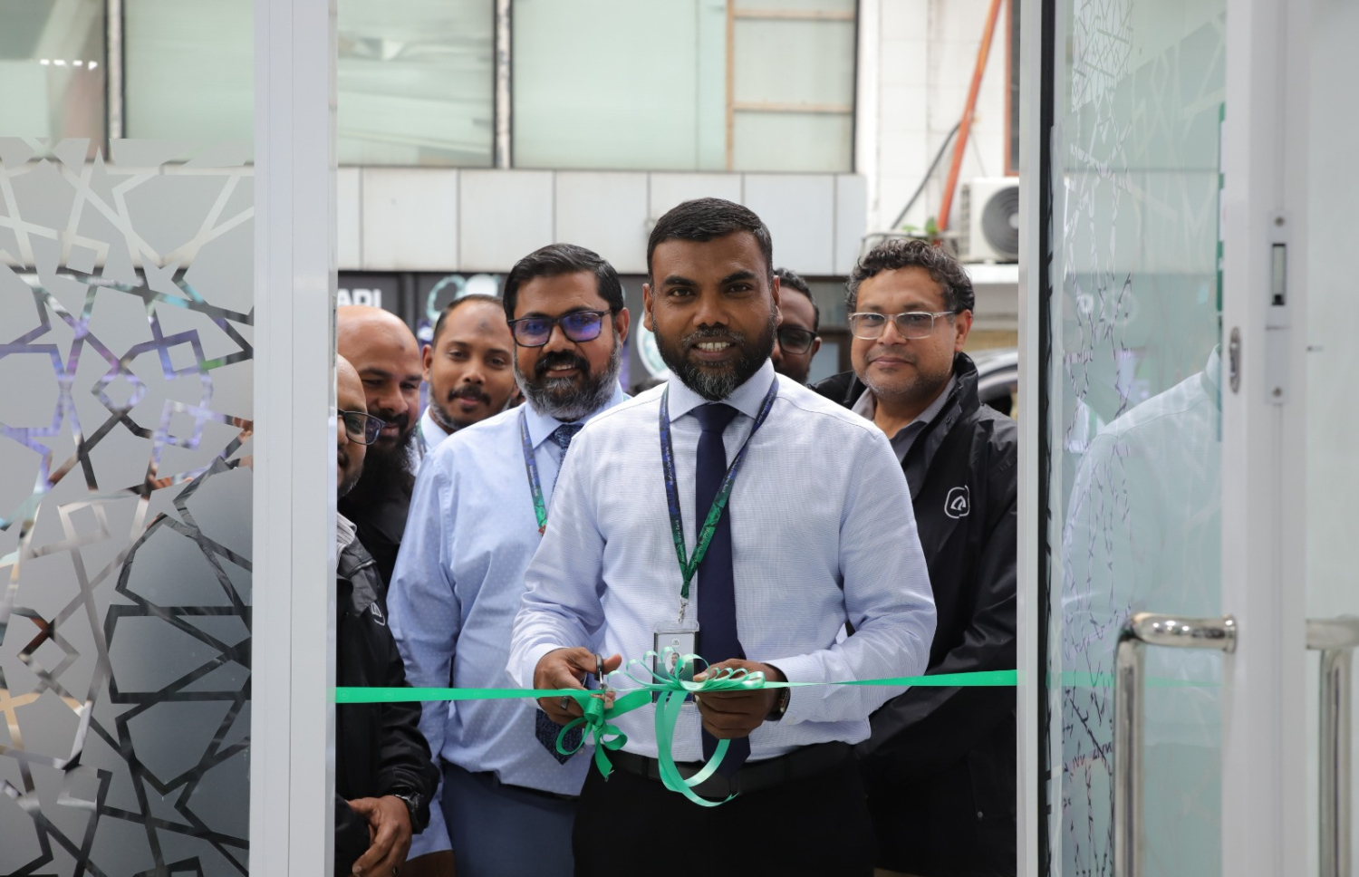 އެމްއައިބީގެ ޑެޕިއުޓީ ޗީފް އެގްޒެކެޓިވް އޮފިސަރު، އަހުމަދު ރިޒާ އޭޓީއެމް ހުޅުވައި ދެއްވަނީ.