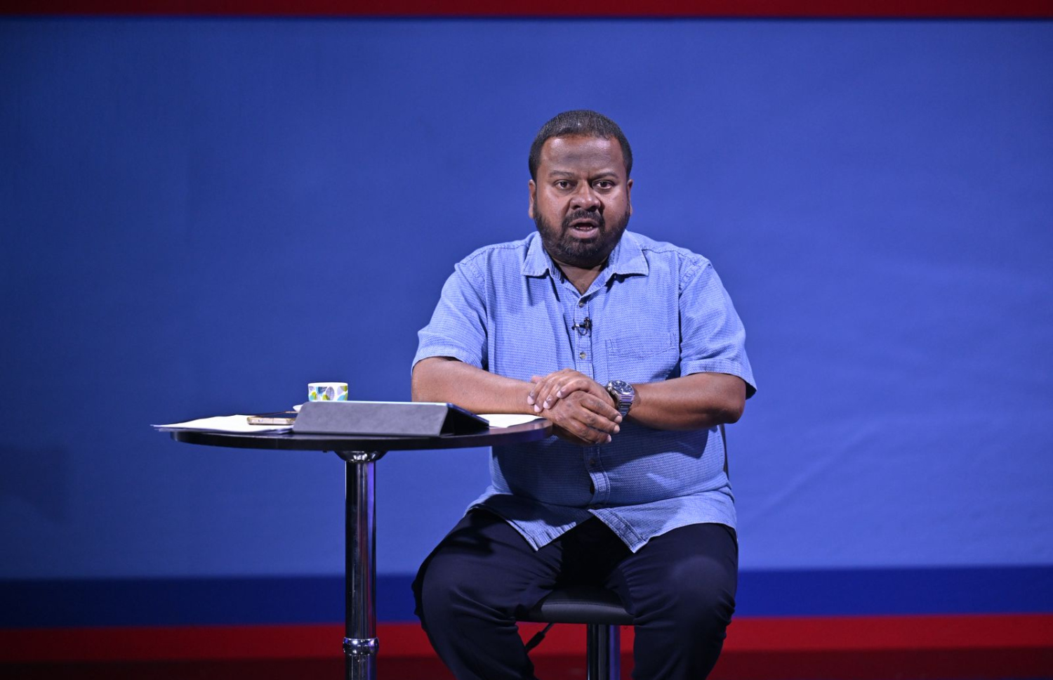 ރައީސް އޮފީހުގެ އާ ތަރުޖަމާނު މުންދު ނޫސްވެރިންނާ އެކު ބޭއްވެވި ފުރަތަމަ ބައްދަލުވުން.-- ފޮޓޯ: ރައީސް އޮފީސް