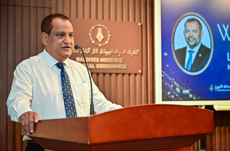 Atoll council thakun dhin hidhumaiy thakeh gaanoonee sababu thakakaa hedhi huttijje