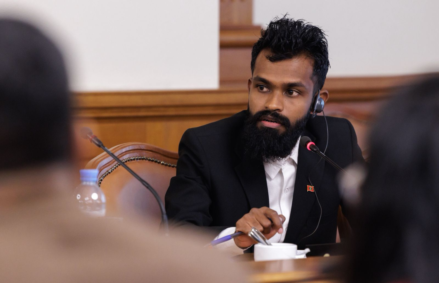 ރަޝިއާގެ ފޮރިން މިނިސްޓްރީގެ އިންފޮމޭޝަން އެންޑް ޕްރެސް ޑިޕާޓްމަންޓްގެ ޑިރެކްޓަރު މާރިއާ ޒަކަރޯވާ ދެކުނު އޭޝިއާގެ ނޫސްވެރިންނާ އެކު ބޭއްވި ބައްދަލުވުމުގައި "މިހާރު" އިން ސުވާލު ކުރަނީ --