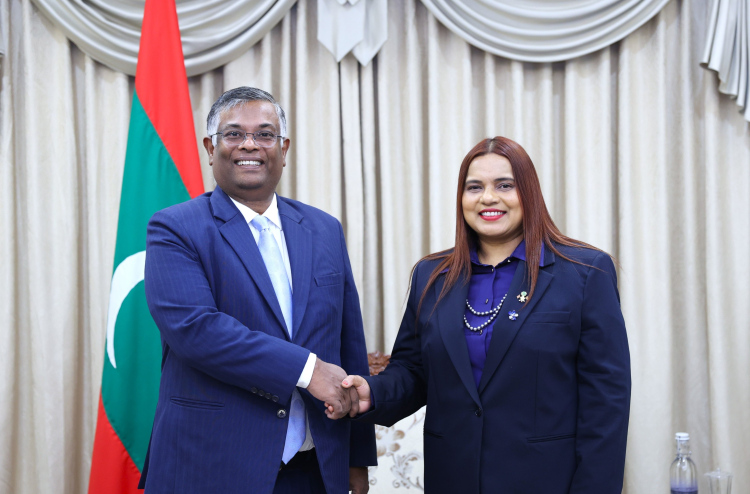 Aa foreign minister ah furathama dhauvathu India in