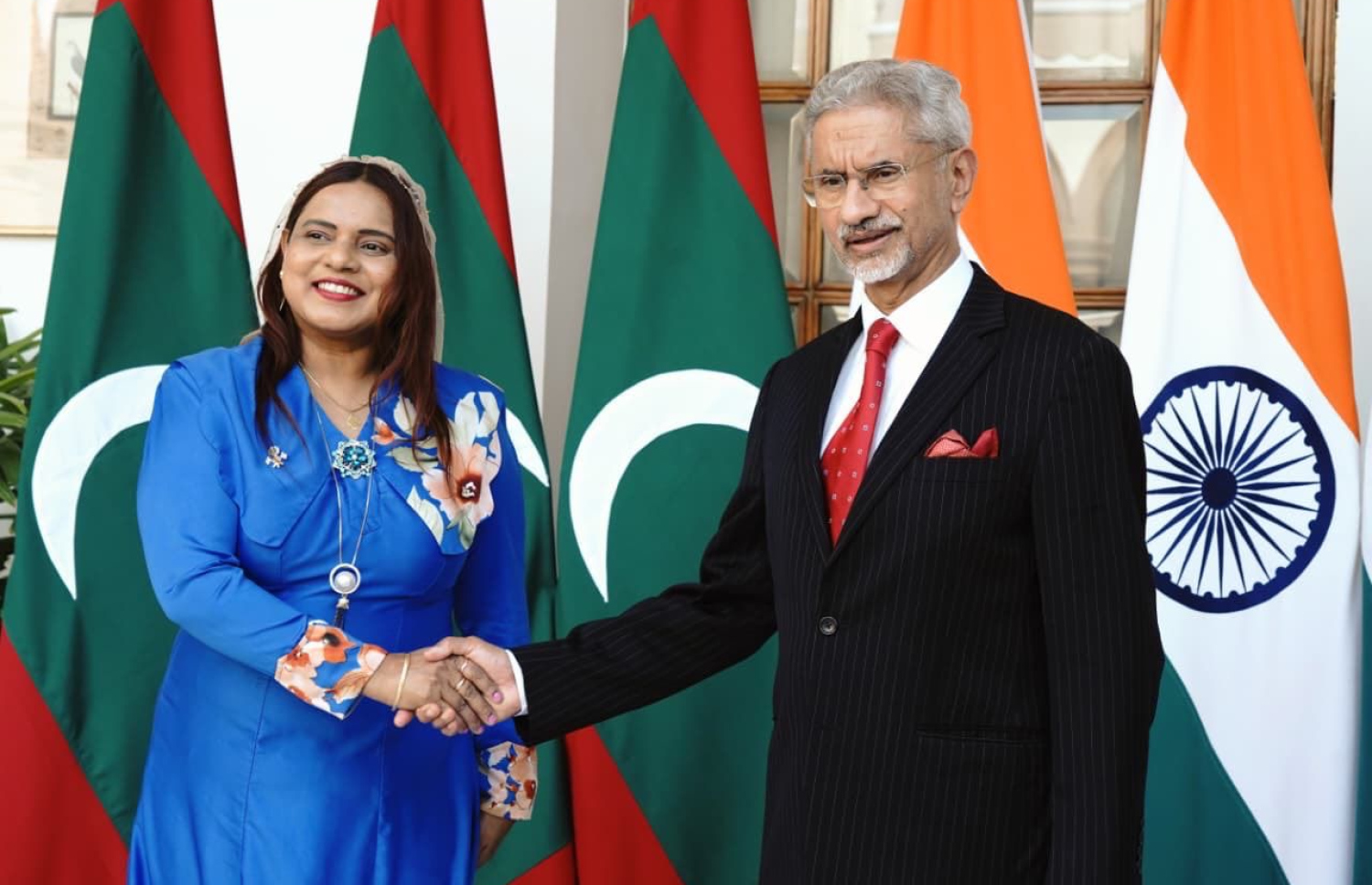 ރާއްޖޭގެ ފޮރިން މިނިސްޓަރު އިރުތިޝާމް އާއި އިންޑިއާގެ ފޮރިން ސެކްރެޓަރީ ޖައިޝަންކަރުގެ ބައްދަލުވުމުގެ ތެރެއިން.