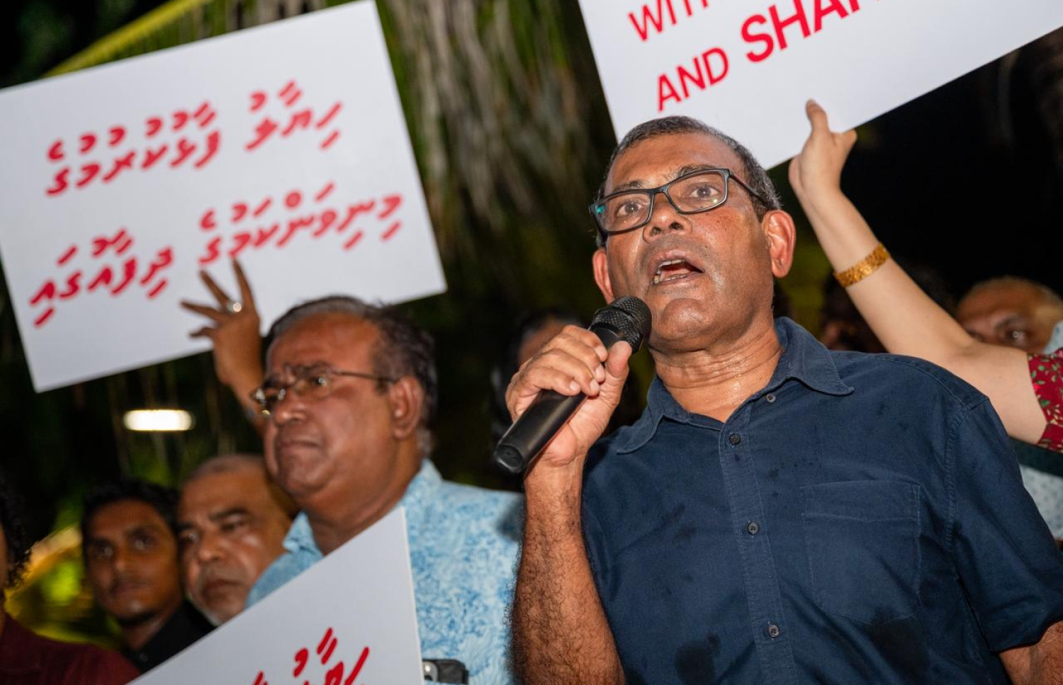 ނޫސްވެރިންގެ ހައްގުގައި އެމްޑީޕީން ކުރިއަށް ގެންދާ މުޒާހަރާ: ނަޝީދު ވިދާޅުވީ ކޮންމެ ދުވަހަކު މުޒާހަރާ ކުރާނެ ކަމަށް - ފޮޓޯ: ފަޔާޒު މޫސާ | މިހާރު