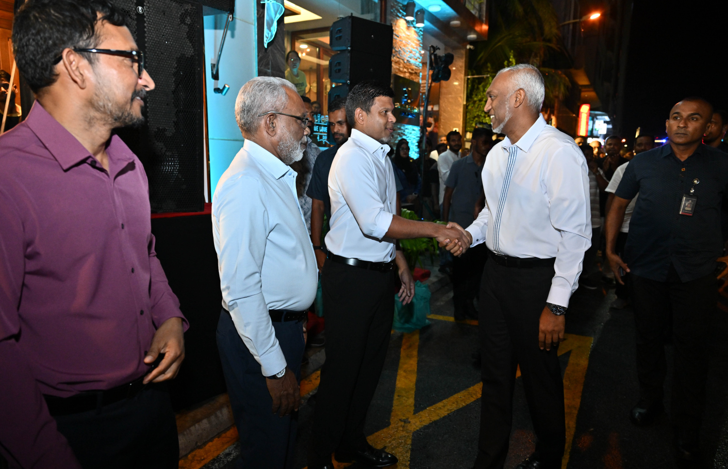 ޕީއެންސީގެ ރޭގެ ޖަލްސާ އަށް ރައީސް މުއިއްޒު ވަޑައިގަތުމުން ނައިބު ރައީސް ހުސައިން މަރުހަބާ ދަންނަވަނީ.
