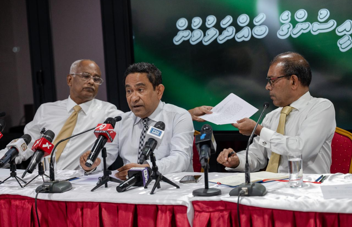 ކުރީގެ ތިން ރައީސުން ނޫސްވެރިންނާ ބައްދަލުކުރައްވަނީ - ފޮޓޯ: ފަޔާޒު މޫސާ | މިހާރު