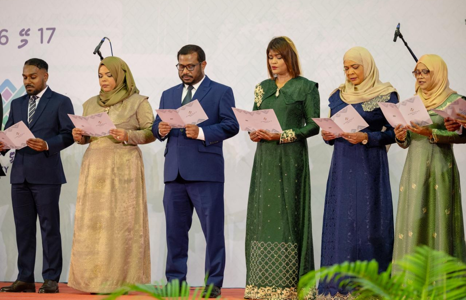 މާލޭ ސިޓީ ކައުންސިލަށް އަލަށް އިންތިހާބުވި ކައުންސިލަރުން ހުވާކުރަނީ-- ފޮޓޯ: ފަޔާޒު މޫސާ| މިހާރު