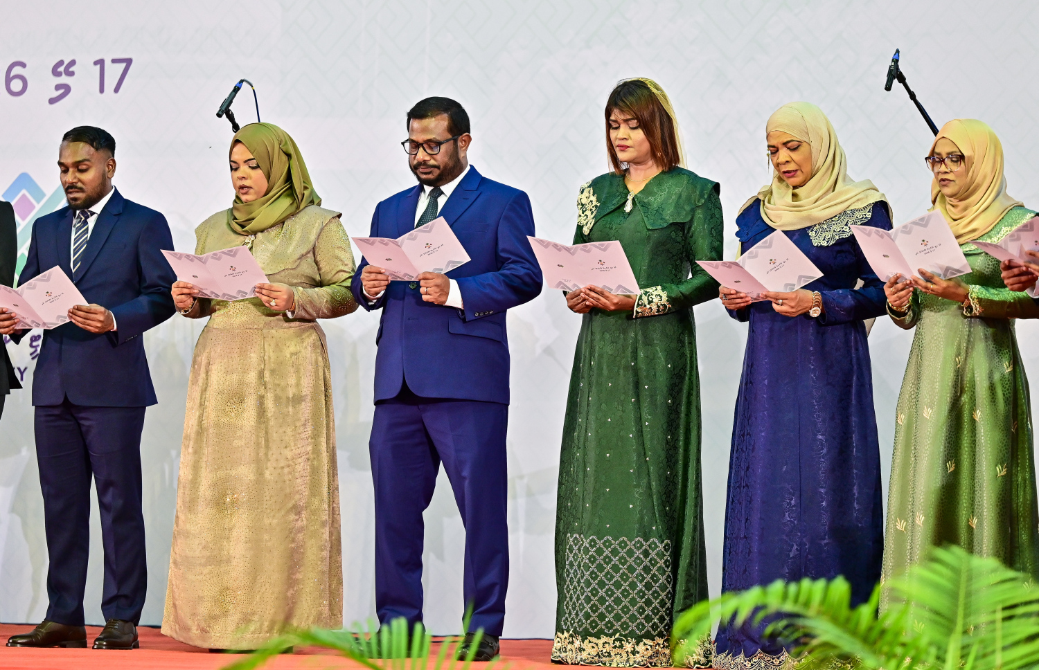 މާލޭ ސިޓީ ކައުންސިލަށް އަލަށް އިންތިހާބުވި ކައުންސިލަރުން ހުވާކުރަނީ-- ފޮޓޯ: ފަޔާޒު މޫސާ| މިހާރު