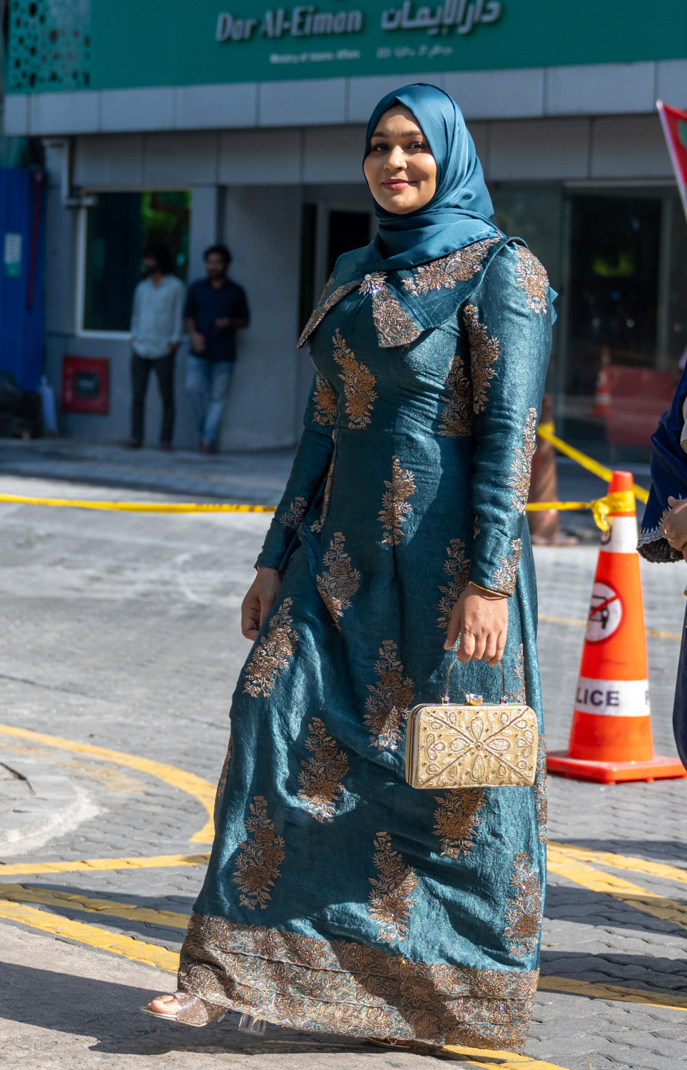ހުޅުމާލެ އުތުރު ދާއިރާގެ ކައުންސިލަރުކަމަށް އަލަށް އިންތިހާބުވި ފާތިމަތު ޒަހިއްޔާ (ޒާޔާ) ހުވާ ކުރުމުގެ ރަސްމިއްތާއް ވަންނަނީ-- ފޮޓޯ: ނިޝާން އަލީ | މިހާރު