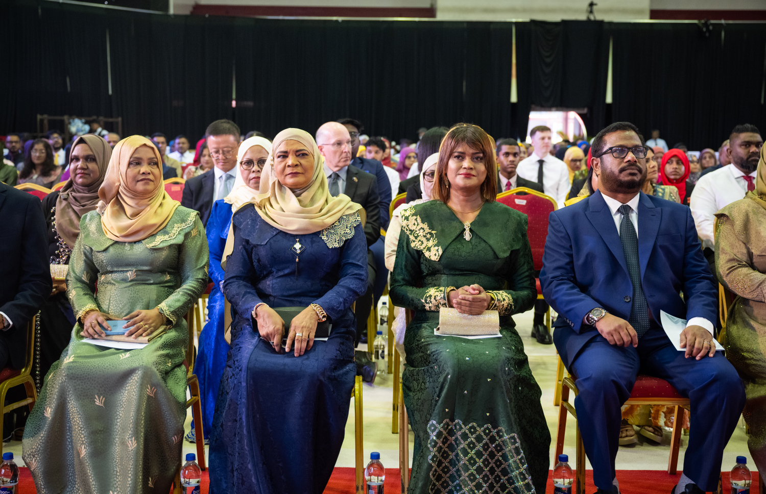 ސޯޝަލް ސެންޓަރުގައި ބޭއްވި ހުވާ ކުރުމުގެ ރަސްމިއްތުގައި ކައުންސިލަރުން ބައިވެރވަނީ-- ފޮޓޯ: ނިޝާން އަލީ | މިހާރު