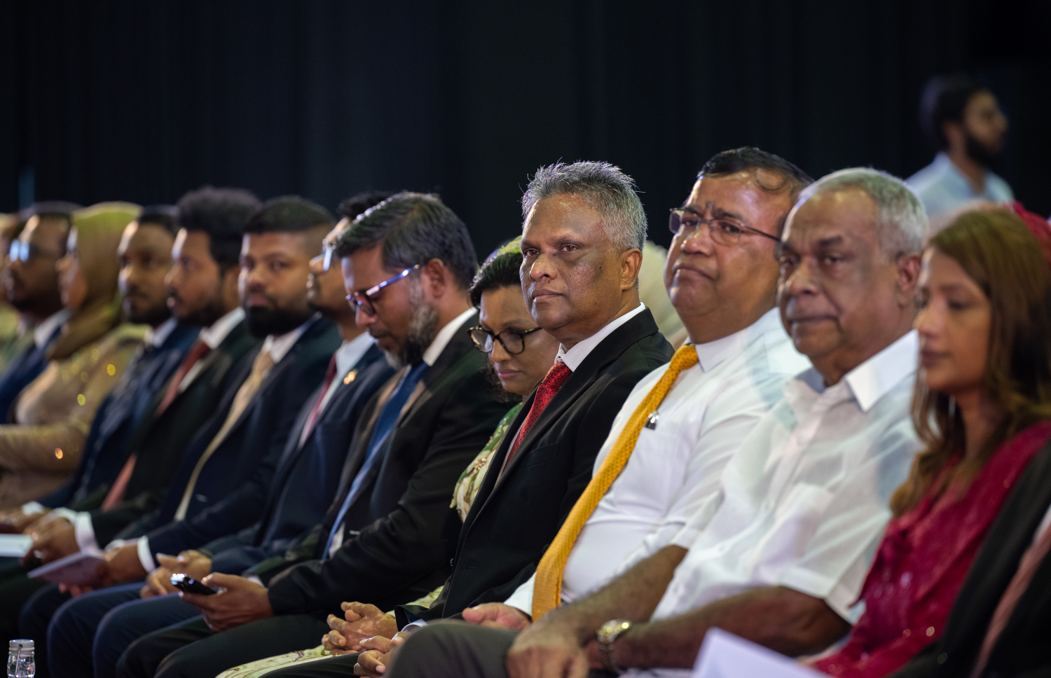 މާލޭ ސިޓީ ކައުންސިލަށް އަލަށް އިންތިހާބުވި ކައުންސިލަރުން ހުވާކުރުމަށް ސޯޝަލް ސެންޓަރުގައި ބޭއްވި ރަސްމިއްޔާތުގައ މޭޔަރު އާދަމް އާޒިމް ބައިވެރިވެވަޑައިގަންނަވަނީ -- ފޮޓޯ: ނިޝާން އަލީ | މިހާރު