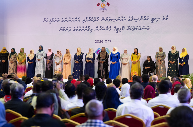 City thakuge anhenunge comittee thakuge Raees in ah 41,000 adhi rahrashuge committee Raees ah 21,000 bodukoffi