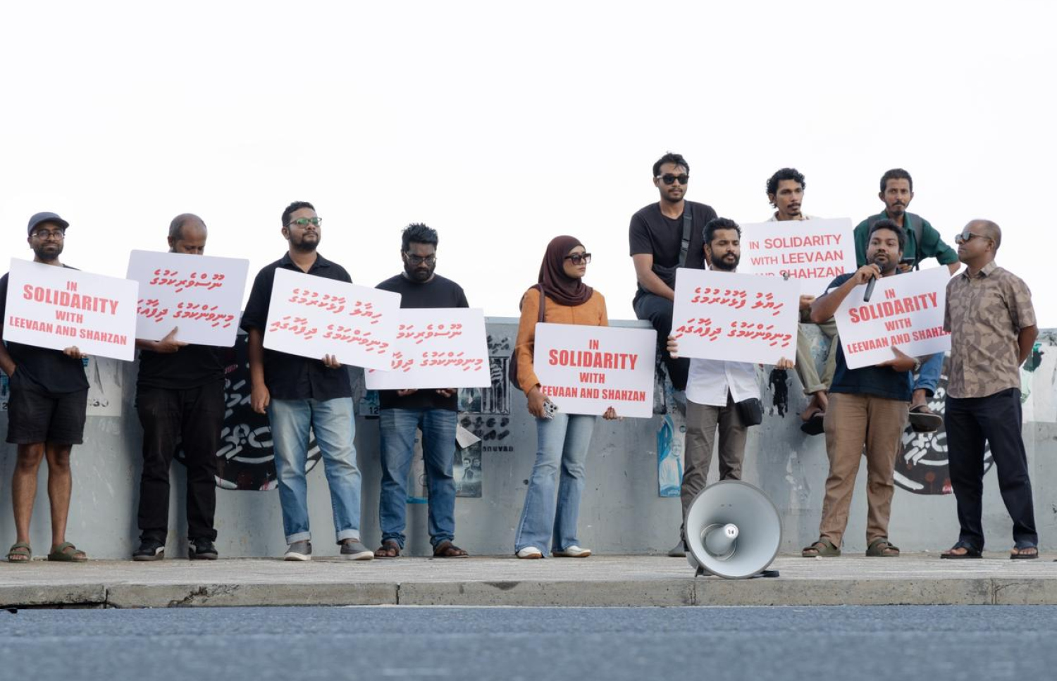 ނޫސްވެރިކަމުގެ ދިފާއުގައި ނޫސްވެރިން ބޭއްވި އެއްވުމުގެ ތެރެއިން ގެގް އޯޑަރުތަކާ ދެކޮޅަށް މީޑިއާތަކުން ކޯޓުތަކަށް ގޮސްފައި އެބަހުރި - ފޮޓޯ: ފަޔާޒު މޫސާ \ މިހާރު