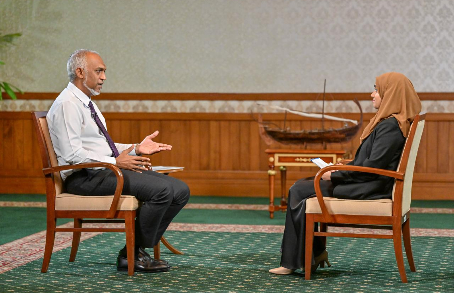 ޕީއެސްއެމްގެ "ނޭޝަން ޗެޓް" ޕްރޮގްރާމްގައި ރައިސް ޑރ.މުހައްމަދު މުއިއްޒު ވާހަކަފުޅުދައްކަވަނީ. ފޮޓޯ:ޕީއެސްއެމް