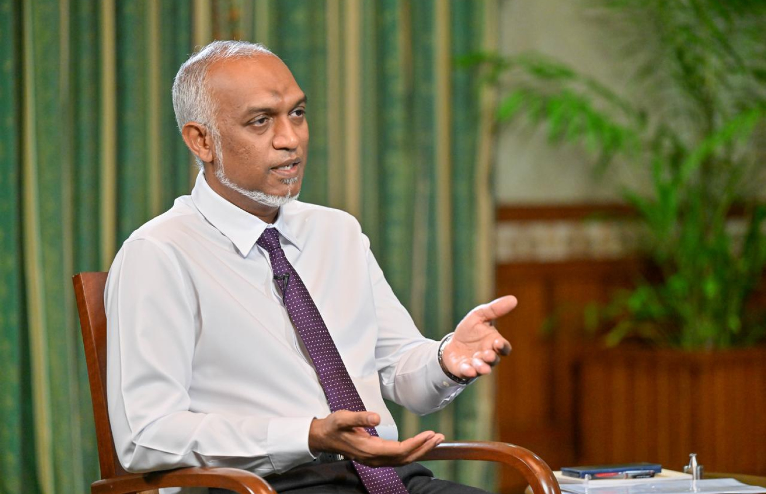 ޕީއެސްއެމްގެ "ނޭޝަން ޗެޓް" ޕްރޮގްރާމްގައި ރައިސް ޑރ.މުހައްމަދު މުއިއްޒު ވާހަކަފުޅުދައްކަވަނީ. ފޮޓޯ:ޕީއެސްއެމް