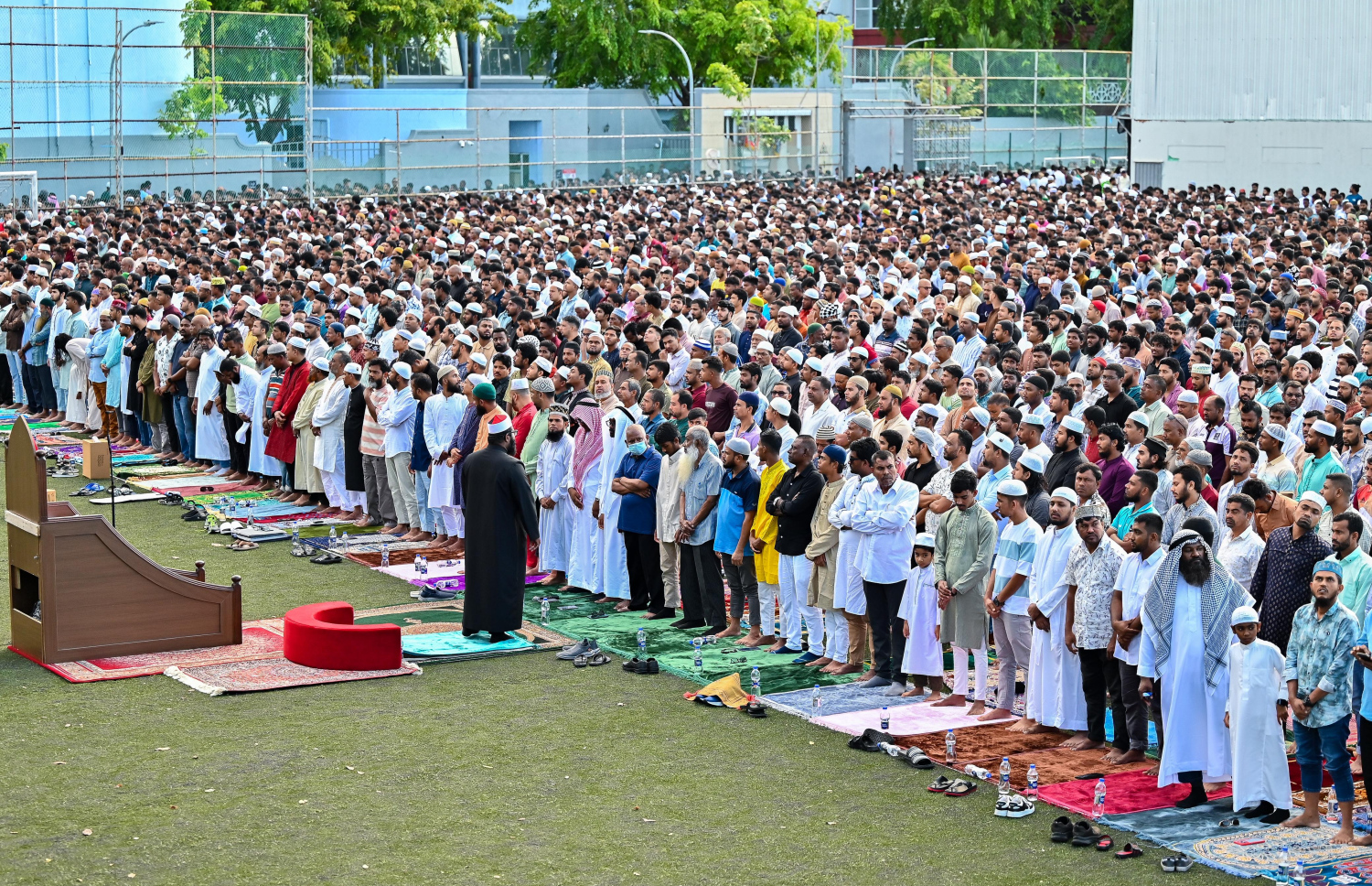 ބޮޑު އީދު 2026: ބޮޑު އީދު ނަމާދު ކުރުމަށް މާފަންނު ސްޓޭޑިއަމްގައި ބޭއްވި ބޮޑު ޖަމާއަތް.-- ފޮޓޯ: ފަޔާޒު މޫސާ | މިހާރު
