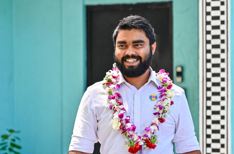 Noosveriya Shahzan jalun dhookollaifi