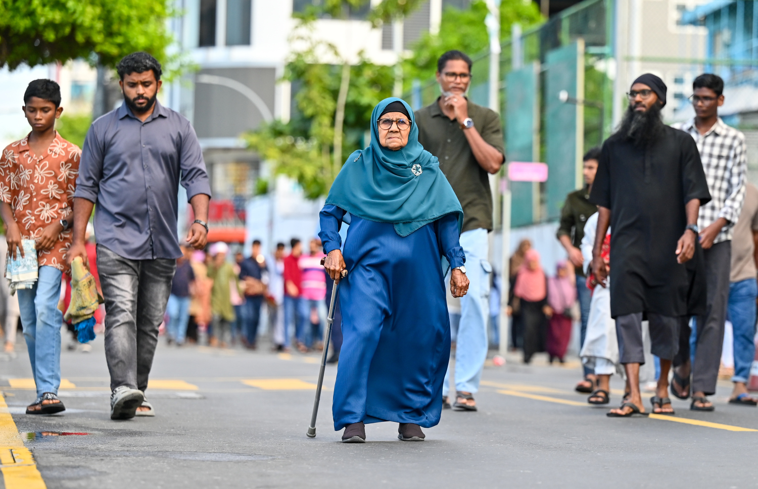 ބޮޑު ޖަމާއަތުގައި އީދު ނަމާދުކުރުމަށް ދުވަސްވީ މީހަކު މާފަންނު ސްޓޭޑިއަމަށް ދަނީ.- ފޮޓޯ: ފަޔާޒު މޫސާ | މިހާރު