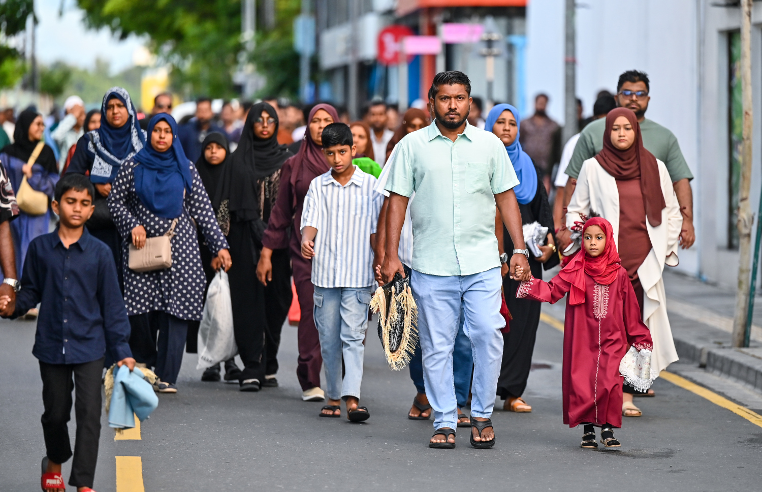 ބޮޑު ޖަމާއަތުގައި އީދު ނަމާދުކުރުމަށް ގިނަބަޔަކު މާފަންނު ސްޓޭޑިއަމަށް ދަނީ.- ފޮޓޯ: ފަޔާޒު މޫސާ | މިހާރު