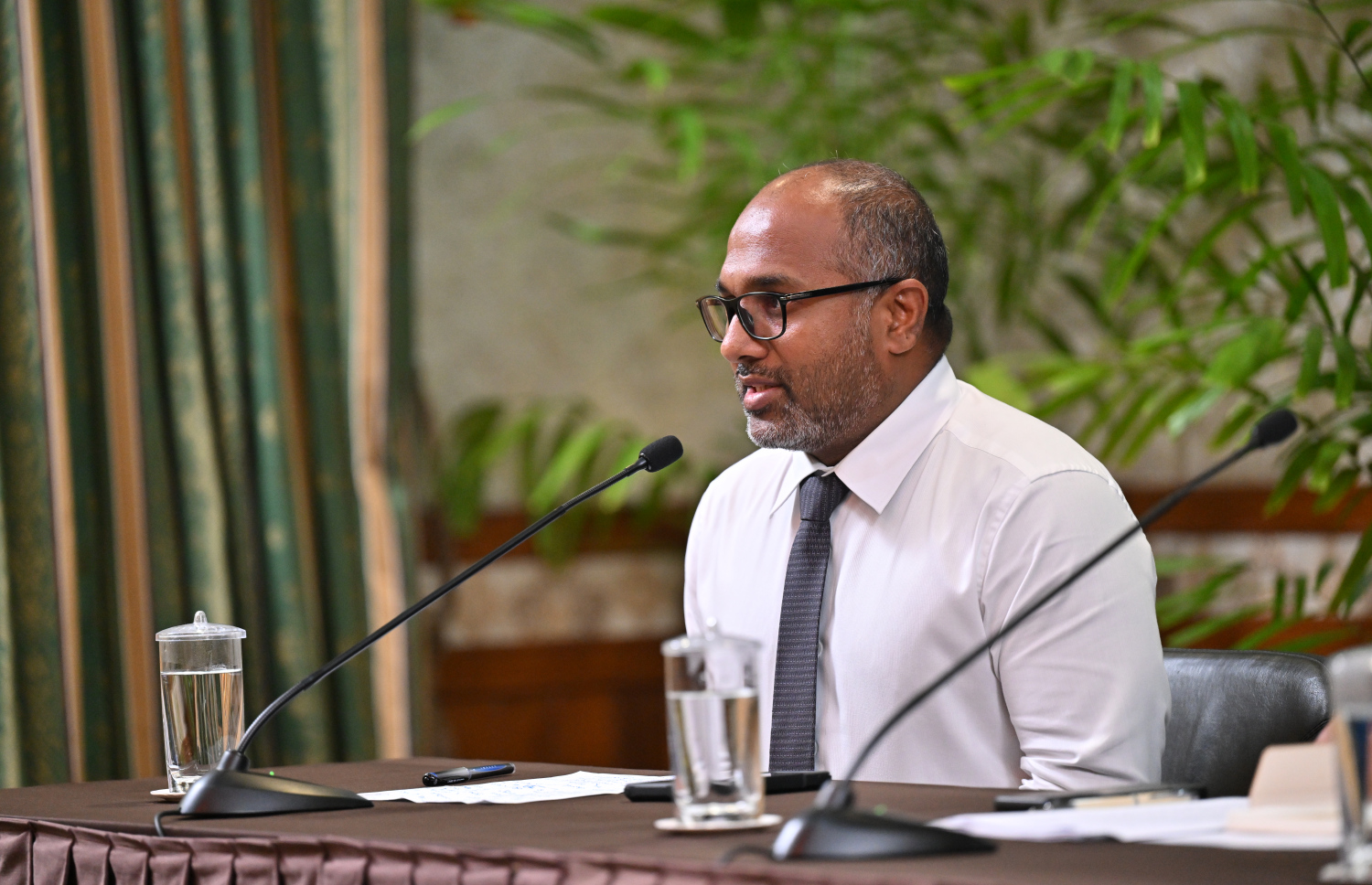 ހޯމް މިނިސްޓަރު އިހުސާން ވާހަކަ ދައްކަވަނީ --- ފޮޓޯ/ރައީސް އޮފީސް