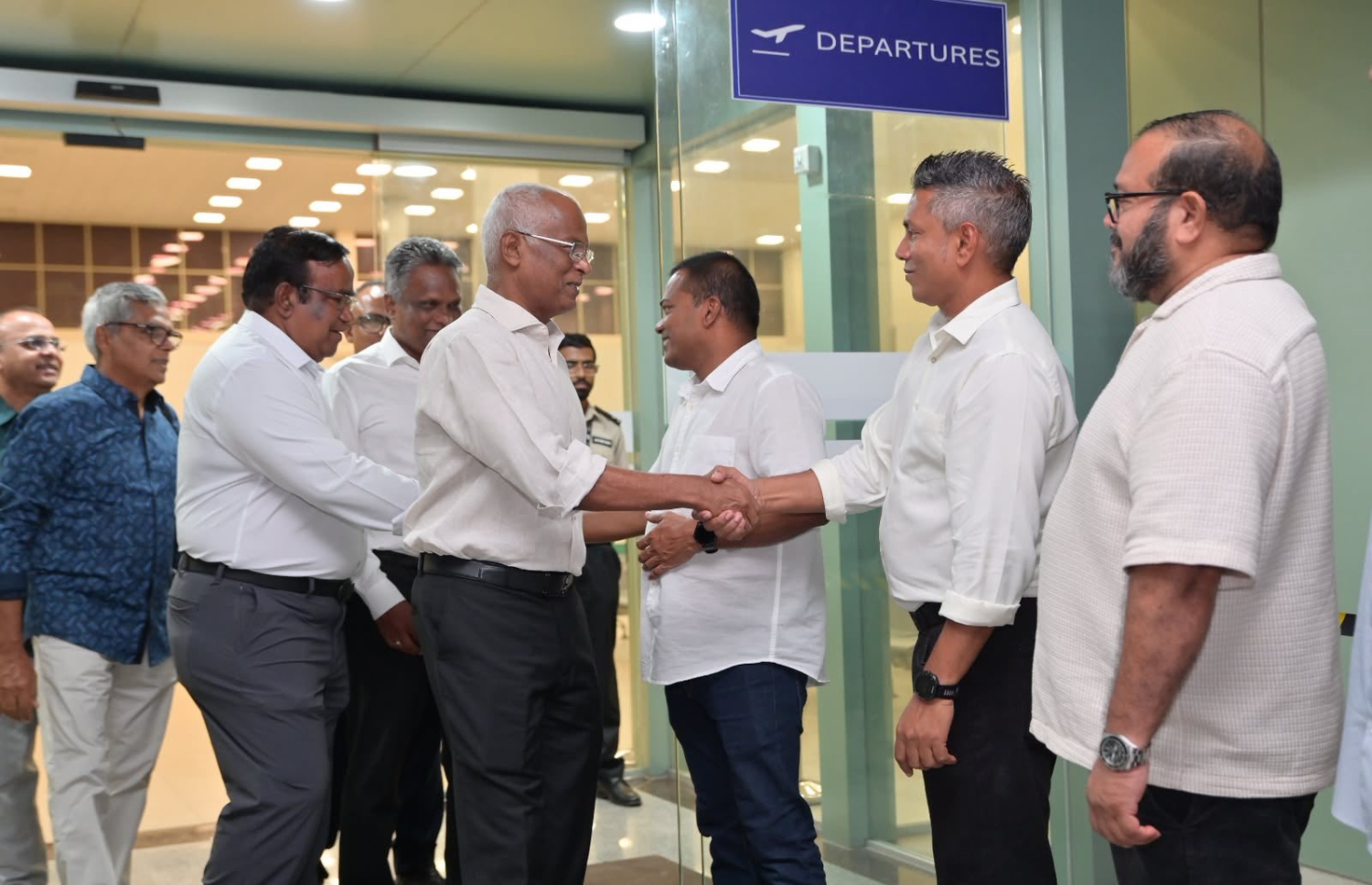 ސޯބެގެ ކެމްޕެއިނު ހަރަކާތަށް ކުރީގެ ރައީސް އިބޫ އައްޑޫއަށް ވަޑައިގަތުން-- ފޮޓޯ: ސޯބެ