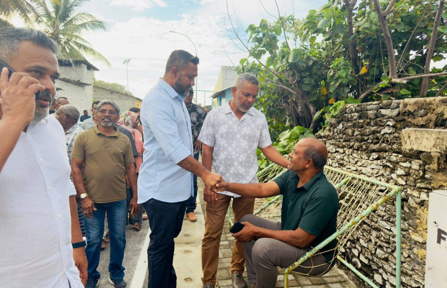ސޮޑާގެ ކެމްޕެއިނު ހަރަކާތުގައި ކުރީގެ އެ ދާއިރާގެ މެމްބަރު ސިނާން ބައިވެރިވަނީ-- ފޮޓޯ: މުހައްމަދު އަލީ