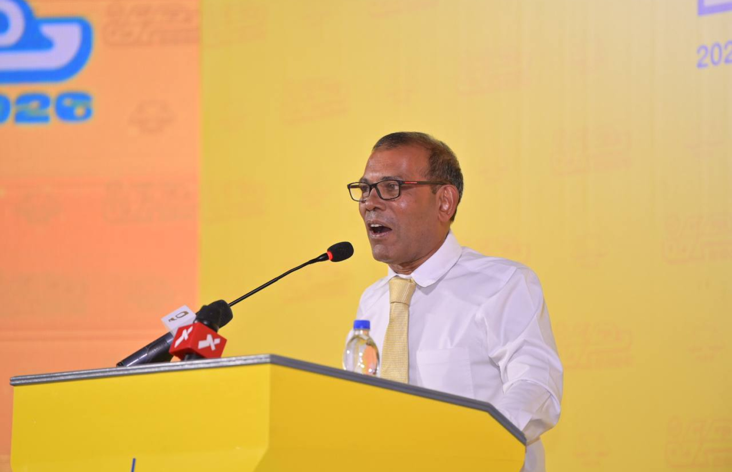 މަޖިލީހުގެ ހިތަދޫ އުތުރު ދާއިރާގެ ގޮނޑިއަށް އެމްޑީޕީގެ ޓިކެޓުގައި ވާދަކުރައްވާ ސޯބެގެ ކެމްޕެއިން ނިންމުމަށް އެމްޑީޕީން ރޭ ބޭއްވި ޖަލްސާގައި ކުރީގެ ރައީސް ނަޝީދު ވާހަކަފުޅުދައްކަވަނީ.-- ފޮޓޯ: އެމްޑީޕީ