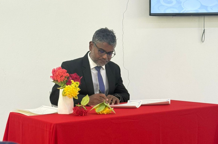 এলজিএ কাউন্সিল সভাপতির বাড়িতে থাকার নির্দেশ দিয়েছে