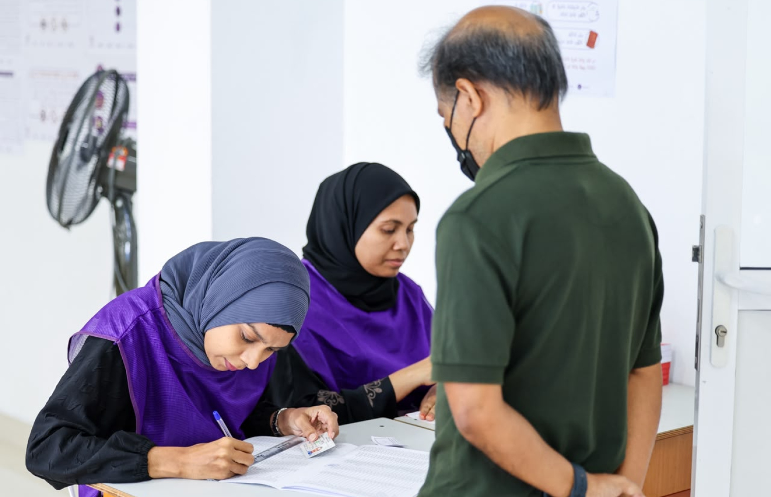 ހިތަދޫ އުތުރު ދާއިރާގެ ބައި އިލެކްޝަނަށް މާލެ ސްކޫލްގައި ބަހައްޓާފައިވާ ފޮއްޓަކަށް މިއަދު މީހަކު ވޯޓުލަނީ.---ފޮޓޯ: ފަޔާޒް މޫސާ / މިހާރު