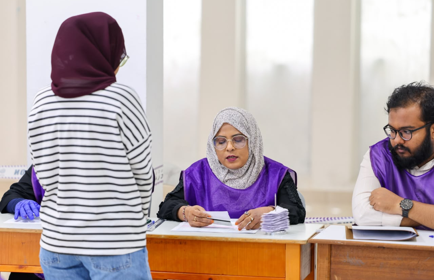 ހިތަދޫ އުތުރު ދާއިރާގެ ބައި އިލެކްޝަނަށް މާލެ ސްކޫލްގައި ބަހައްޓާފައިވާ ފޮއްޓަކަށް މިއަދު މީހަކު ވޯޓުލަނީ.---ފޮޓޯ: ފަޔާޒް މޫސާ / މިހާރު