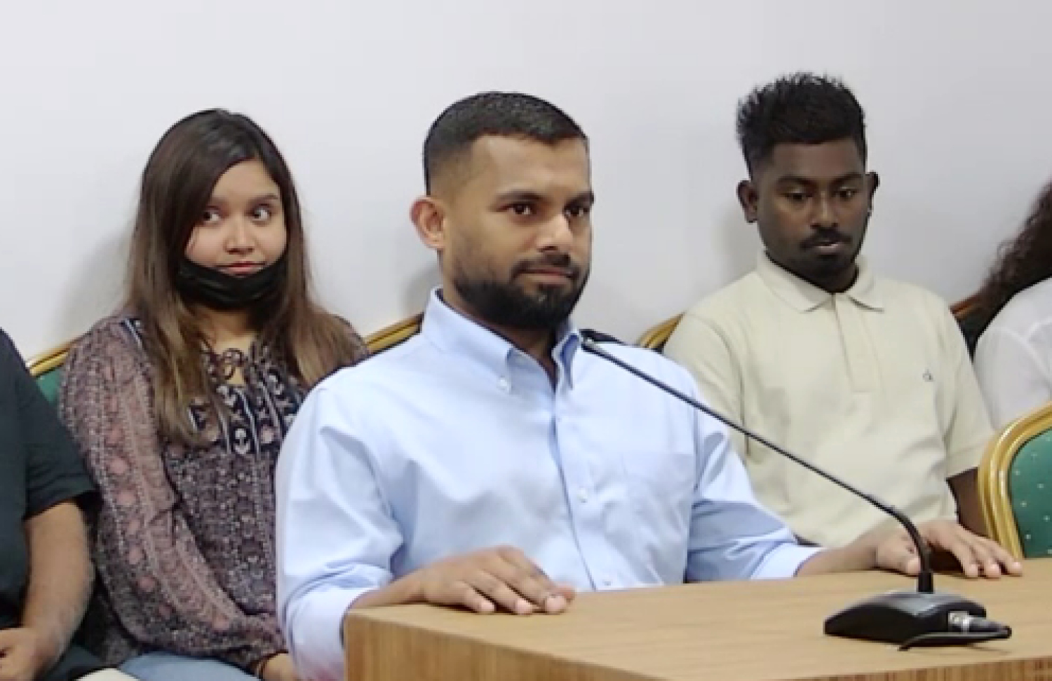 ޝަމްއާންގެ މައްޗަށް ހުކުމް އިއްވަން ބޭއްވި މަޖިލީހުގެ ތެރެއިން