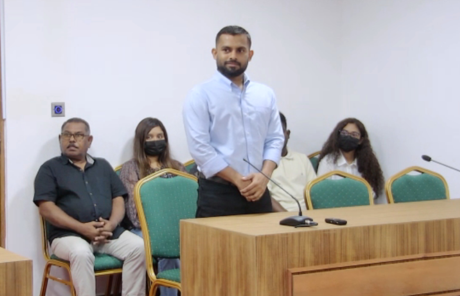 ޝަމްއާންގެ މައްޗަށް ހުކުމް އިއްވި ވަގުތު، އޭނާ ޝަރީއަތުގެ މަޖިލީހުގައި