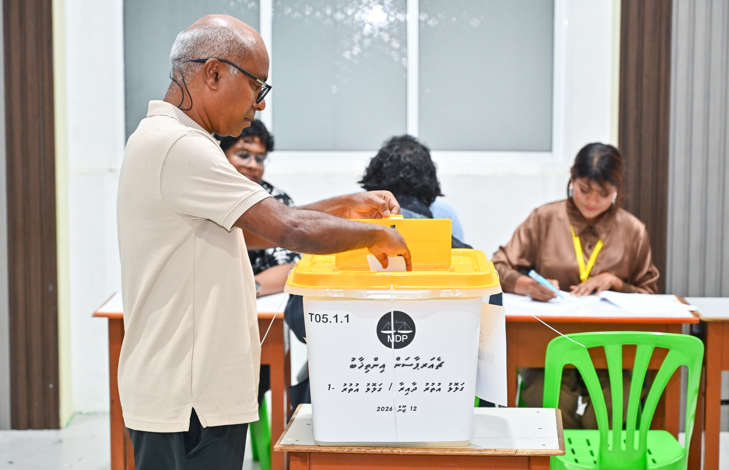 އެމްޑީޕީގެ ޗެއާޕާސަން ހޮވުމުގެ އިންތިހާބުގައި މިއަދު މީހަކު ވޯޓު ލަނީ. -- ފޮޓޯ: ފަޔާޒް މޫސާ / މިހާރު