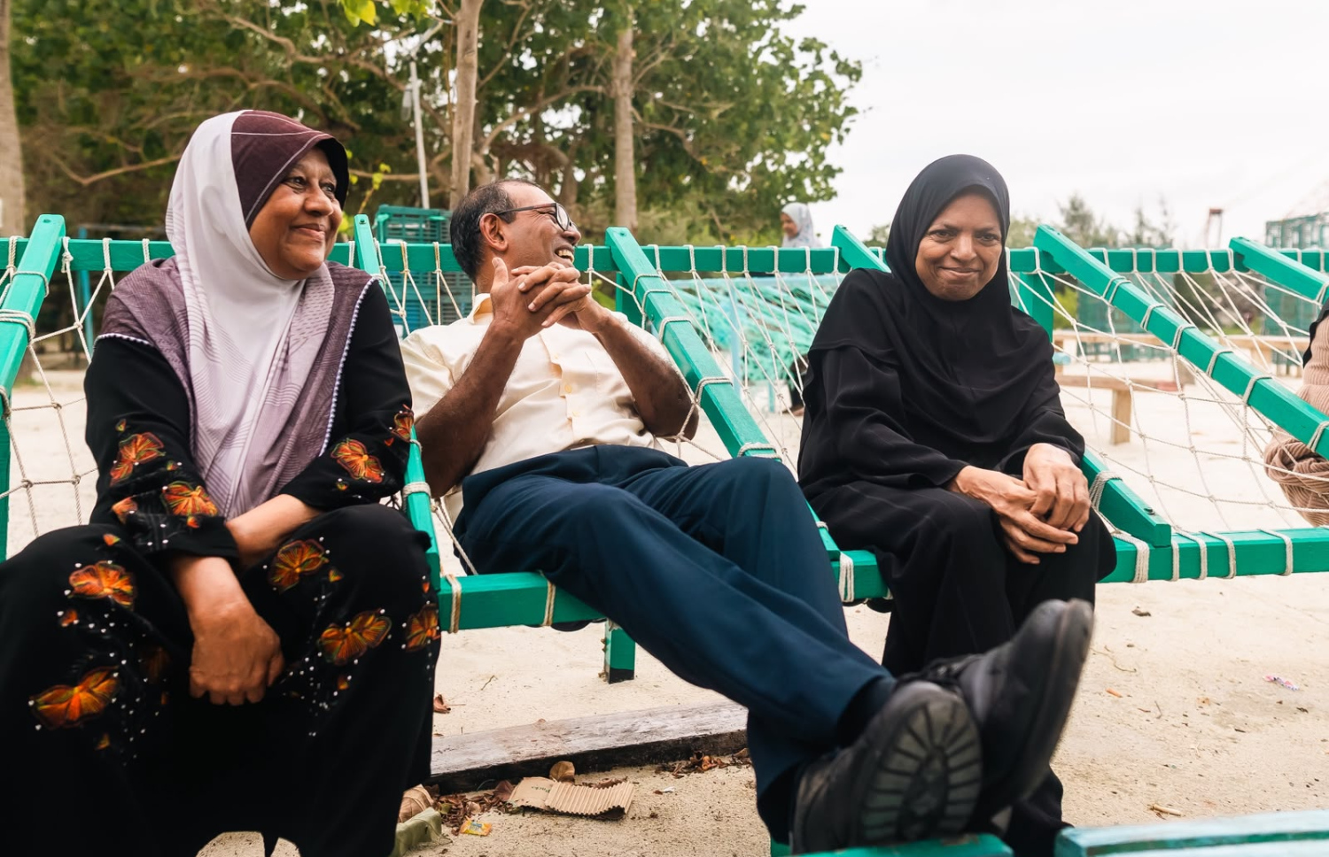 ޗެއާޕާސަން ކަމަށް ނަޝީދު ކުރެއްވި ކެމްޕެއިންގެ ތެރެއިން ދެ މީހަކާ އެކު ޖޯއްޔެއްގައި އިށީދެވަޑައިގެން - ފޮޓޯ: މުހައްމަދު ޝާބިން