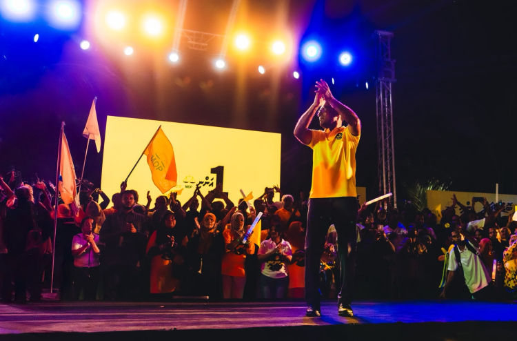 Bunvaraai hikumathun Nasheed alun maidhaanah