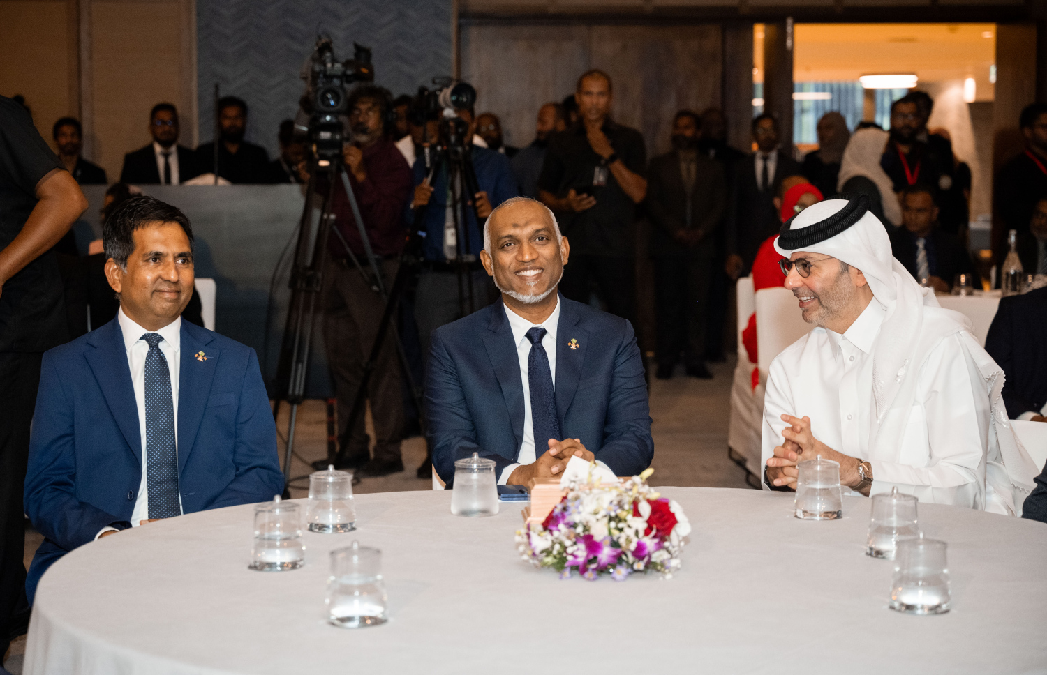ޕޭޕަލްގެ ހިދުމަތް ތައާރަފްކުރަން ބޭއްވި ރަސްމިއްޔާތުގައި އުރީދޫ ގްރޫޕުގެ ރީޖަނަލް ސީއީއޯ އަލްނައިމާ އާއި ރައީސް ޑރ. މުއިއްޒު އަދި އިކޮނޮމިކް މިނިސްޓަރު މުހައްމަދު ސައީދު ބައިވެރިވެވަޑައިގަންނަވަނީ --- ފޮޓޯ: ނިޝާން އަލީ | މިހާރު