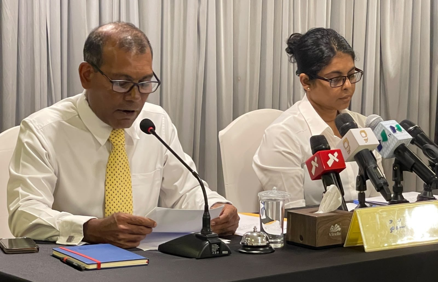 އެމްޑީޕީގެ ޗެއާޕާސަން މުހައްމަދު ނަޝީދު އެ ޕާޓީގެ ގައުމީ މަޖިލީހުގެ ބައްދަލުވުމުގެ ރިޔާސަތު ބަލަހައްޓަވަނީ. ފޮޓޯ: އެމްޑީޕީ