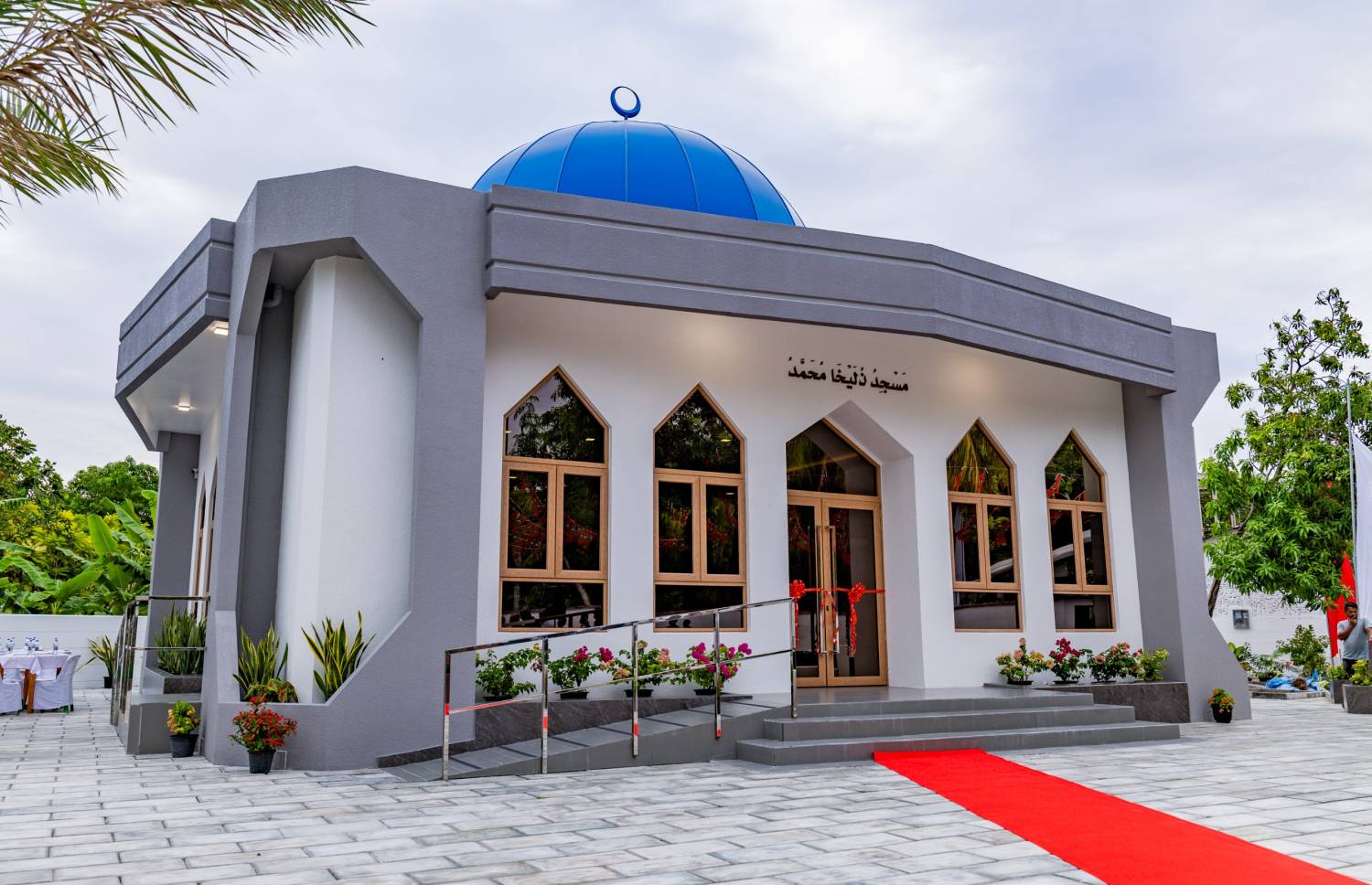 ޑިމްސް ސޯލިހުގެ ހަރަދުގައި ހުޅުދޫގައި އިމާރާތްކުރި މިސްކިތް.
