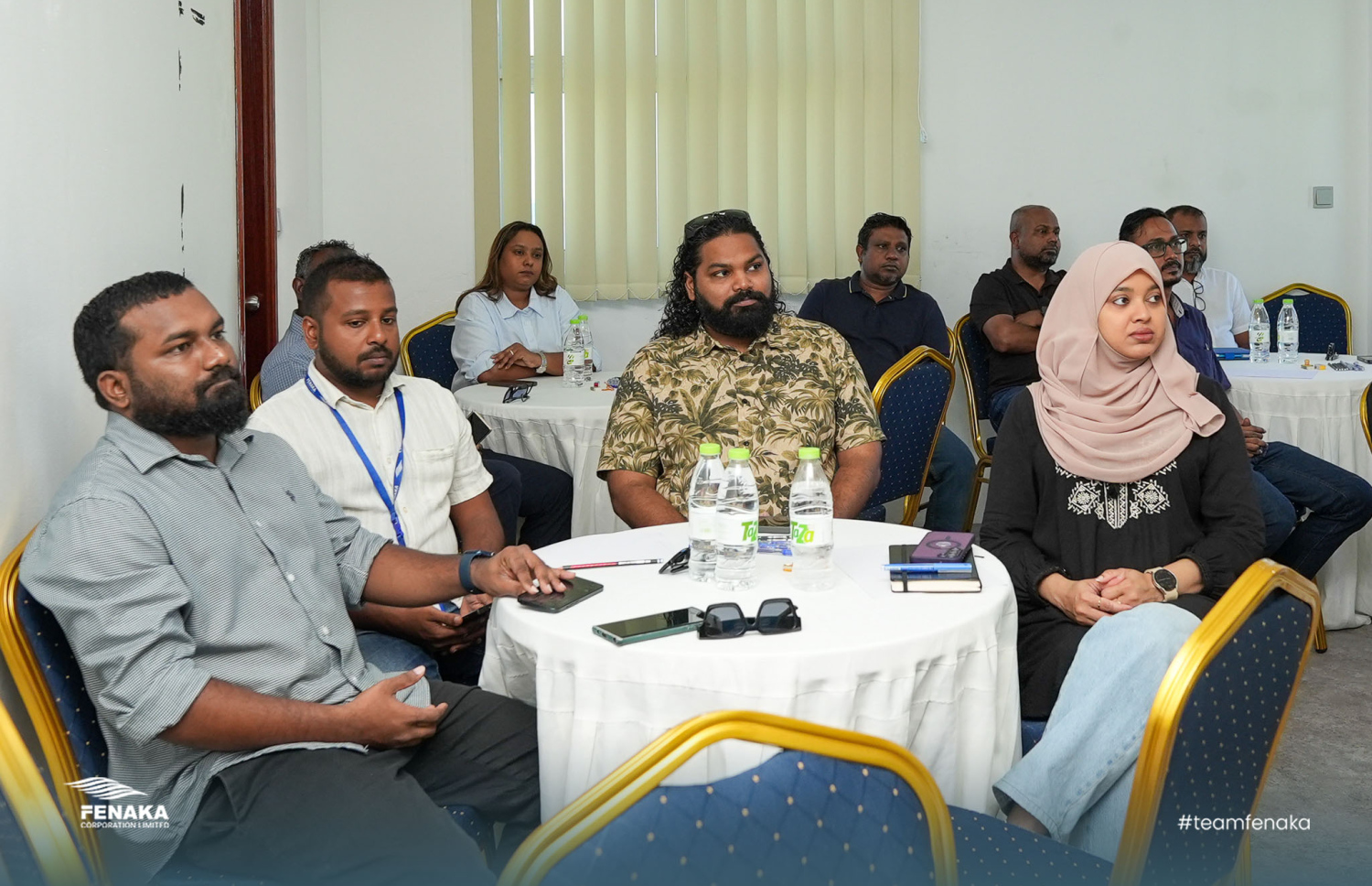 ފެނަކަ އާއި އުޔޫން އިންސްޓްޓިއުޓް ގުޅިގެން އިއްޔެ ފެށި ތަމްރީނު ޕްރޮގްރާމްގައި އެ ކޯޕަރޭަޝަނުގެ މުވައްޒަފުންތަކެއް ބައިވެރިވަނީ. ފޮޓޯ: ފެނަކަ ކޯޕަރޭޝަން