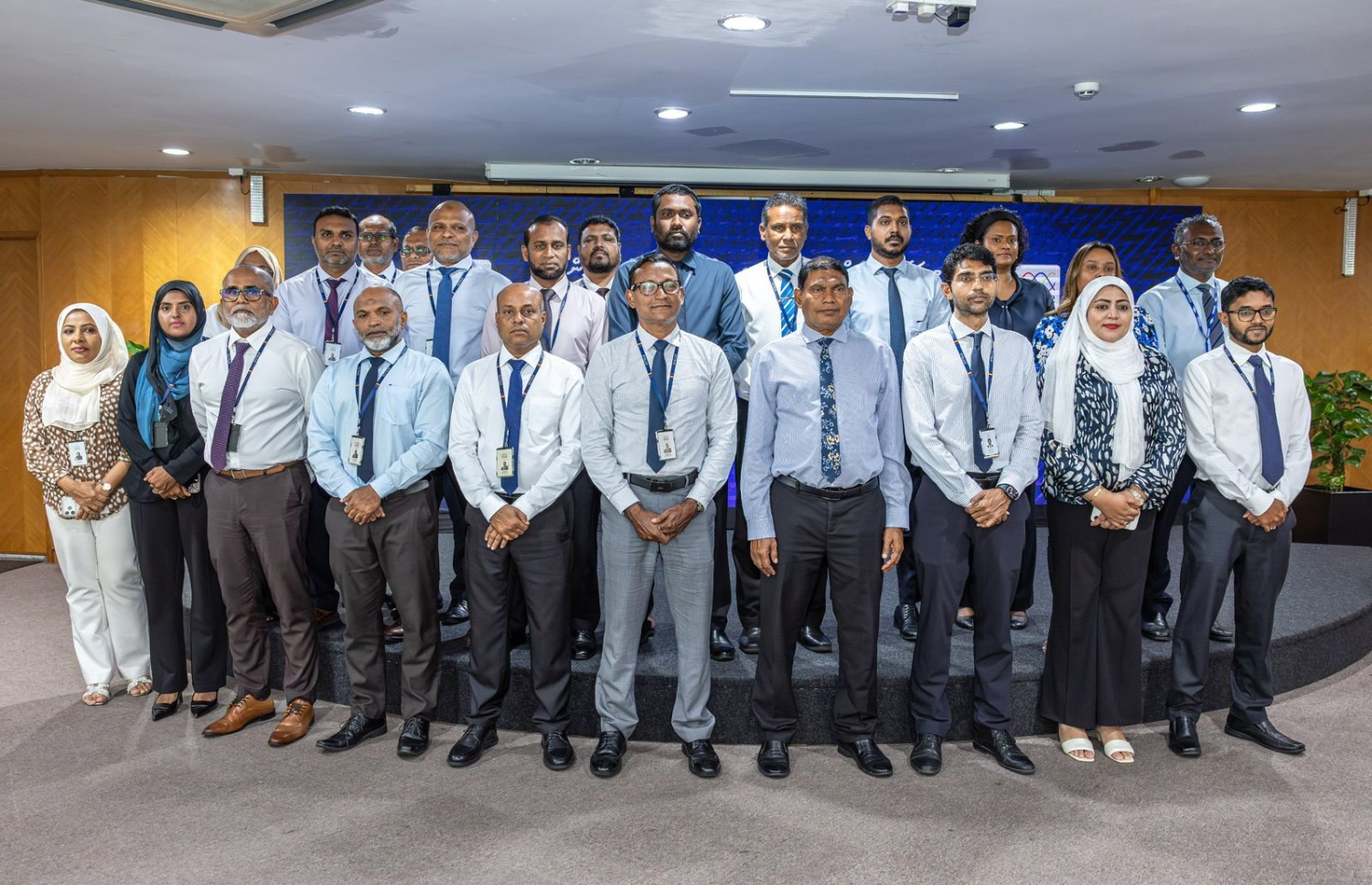މ. އަތޮޅުގެ ހުރިހާ ރަށެއްގެ ޔުޓިލިޓީ ހިދުމަތްތައް ސްޓެލްކޯއާ ރަސްމީކޮށް ހަވާލުކުރުމަށް ބޭއްވި ރަސްމިއްޔާތުގައި ފެނަކަ އަދި ސްޓެލްކޯގެ އިސްވެރިން އެކުގައި ފޮޓޯއެއް ނަންގަވަނީ --- ފޮޓޯ/ސްޓެލްކޯ