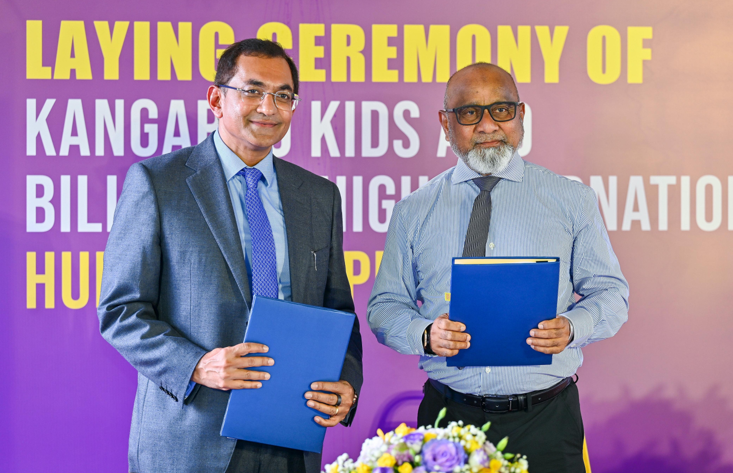 ބިލަގޮންގް ހައި ސްކޫލާއި ކެންގަރޫ ކިޑްސްގެ ހުޅުމާލޭ ކެމްޕަހުގެ އެއްބަސްވުމުގައި ސޮއިކުރަނީ --- މިހާރު ފޮޓޯ/ފަޔާޒް މޫސާ