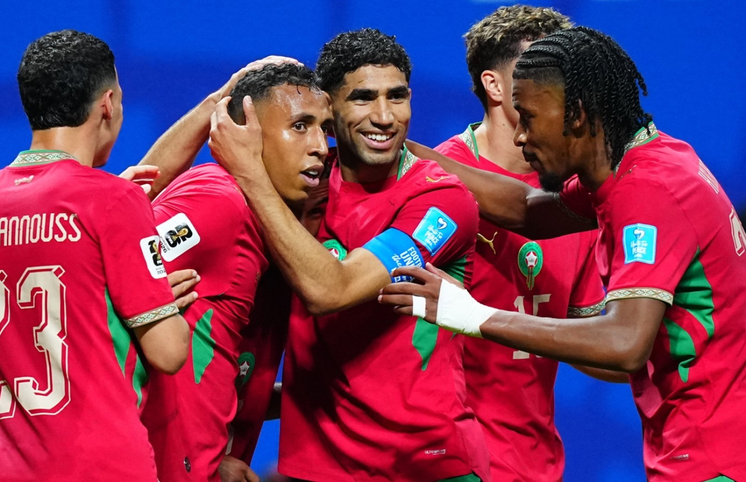އަޝްރަފް ހަކީމީ އާއި މޮރޮކޯގެ ކުޅުންތެރިން ގޯލެއް ޖެހުމަށް ފަހު އުފާފާޅުކުރަނީ.-- ފޮޓޯ: އޭއެފްޕީ