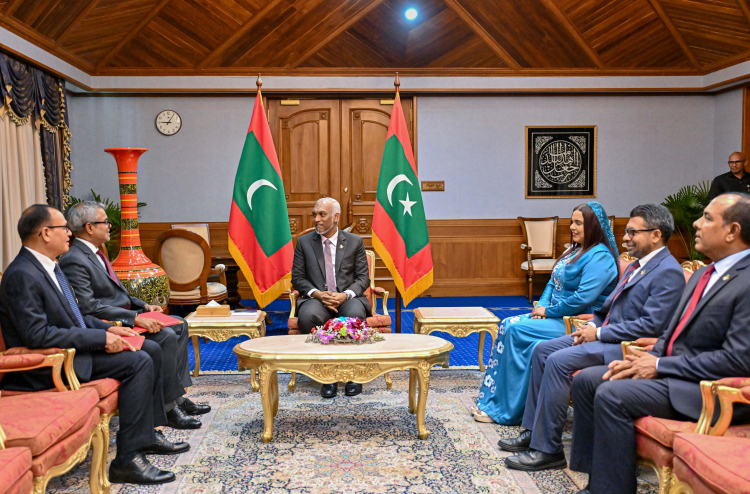 Thoriq UAE ah, Adam Shareef Qatar safeerukamah ayyan koffi